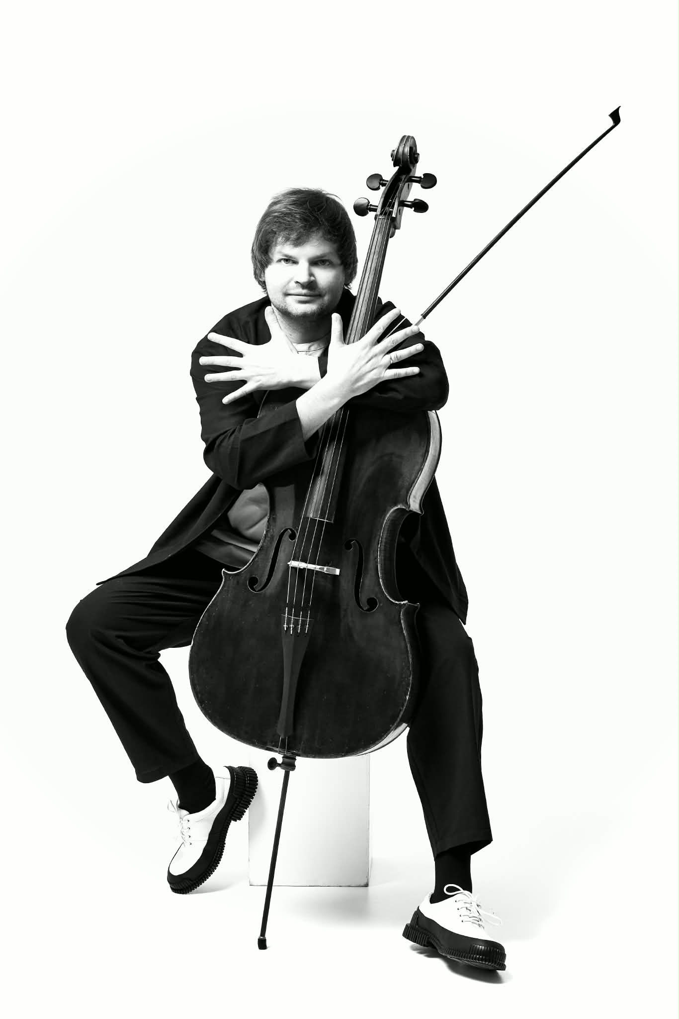 Elena Morrow performing